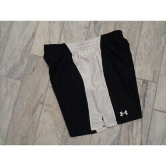 Under Armour women's small black/white Heatgear pull on shorts - Picture 3 of 6